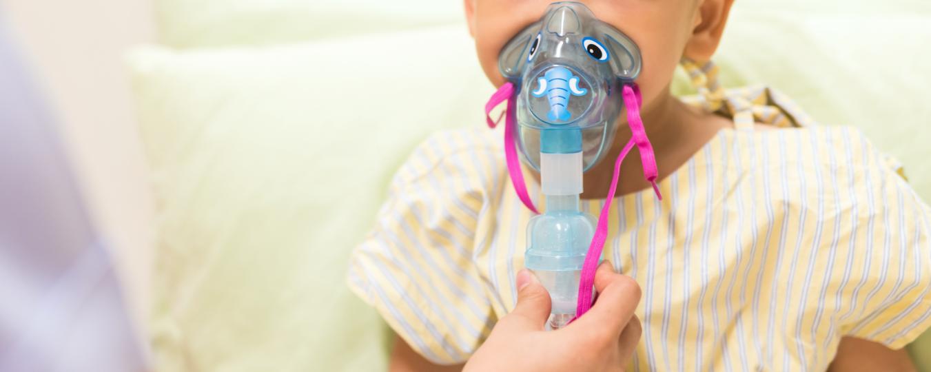 A child breathes into an oxygen mask